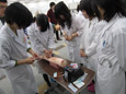Jan,14 2011 八木先生指導下での採血体験