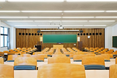 神戸薬科大学中講義室