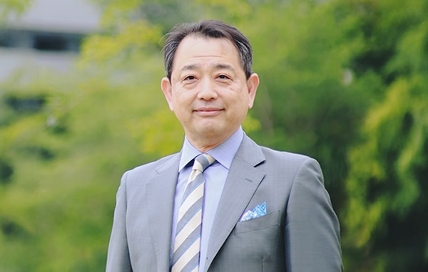 神戸薬科大学向 副学長